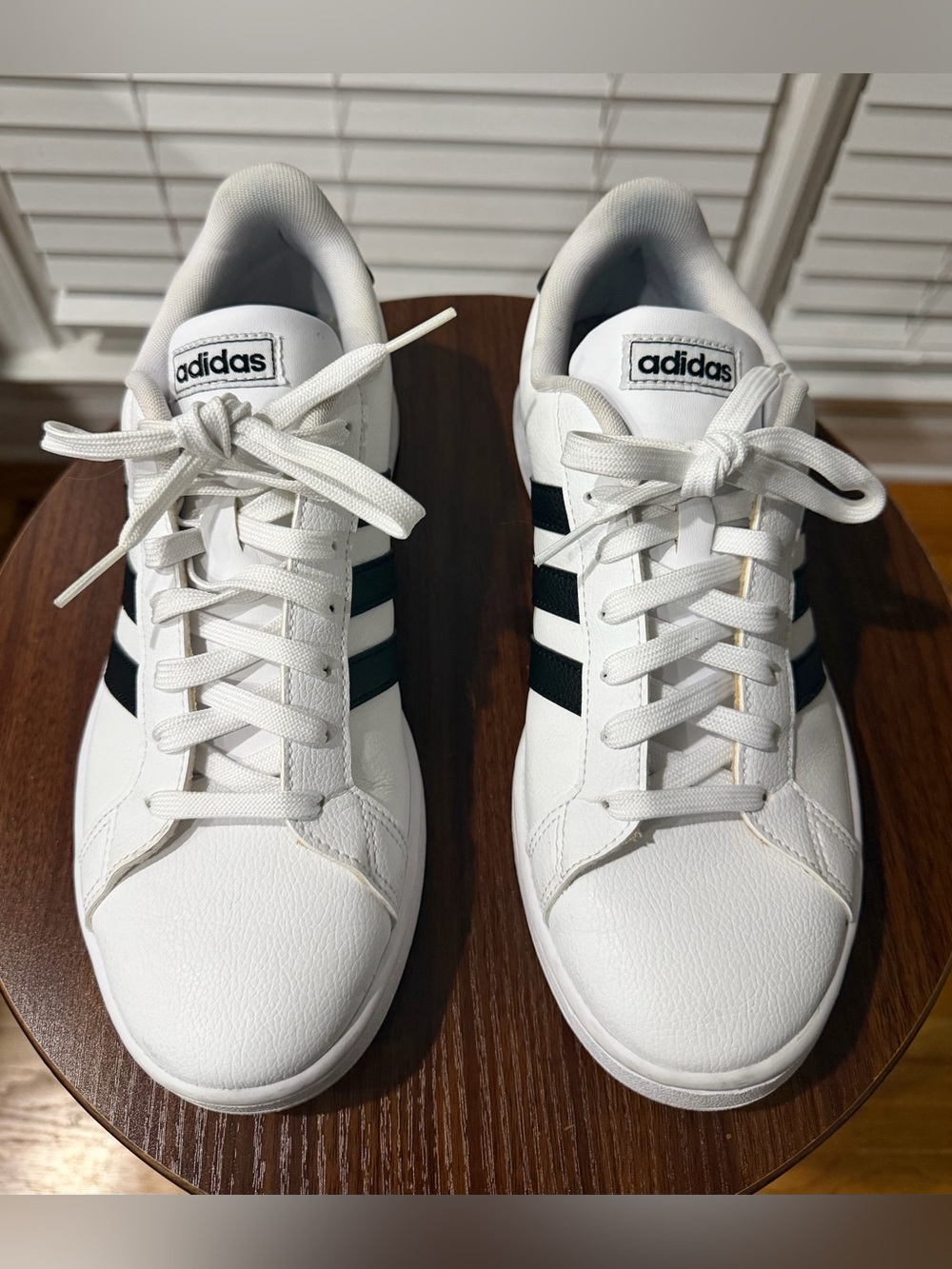 Adidas White Leather Sneakers with Black Stripes! Size 10 🖤🤍